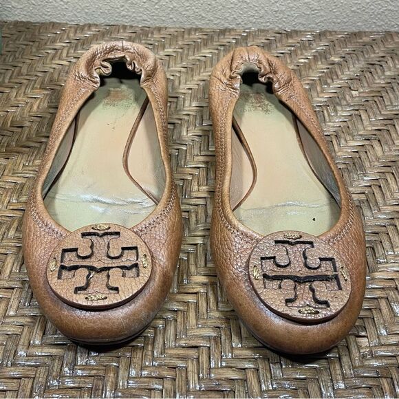 Tory Burch Tumbled Leather Medallion Ballet Flats
Size: 8.5 - Picture 1 of 8